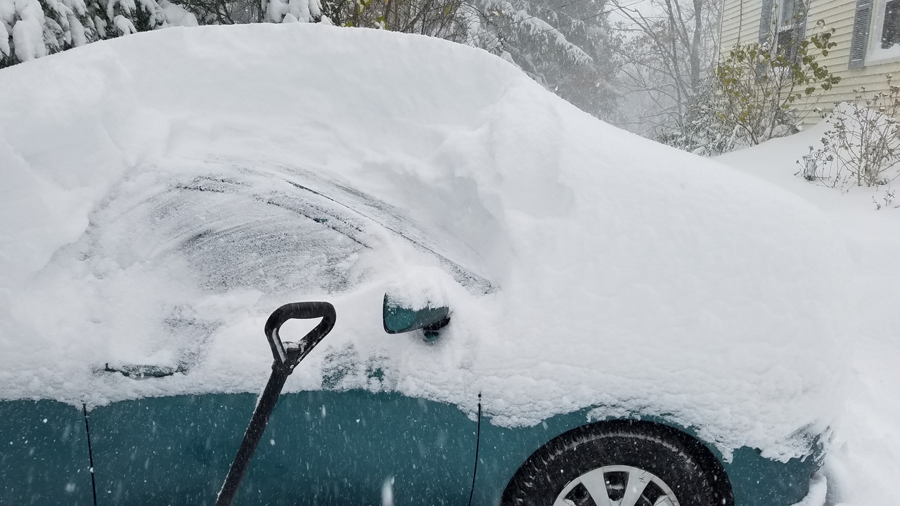 2 Feet of Snow on the car